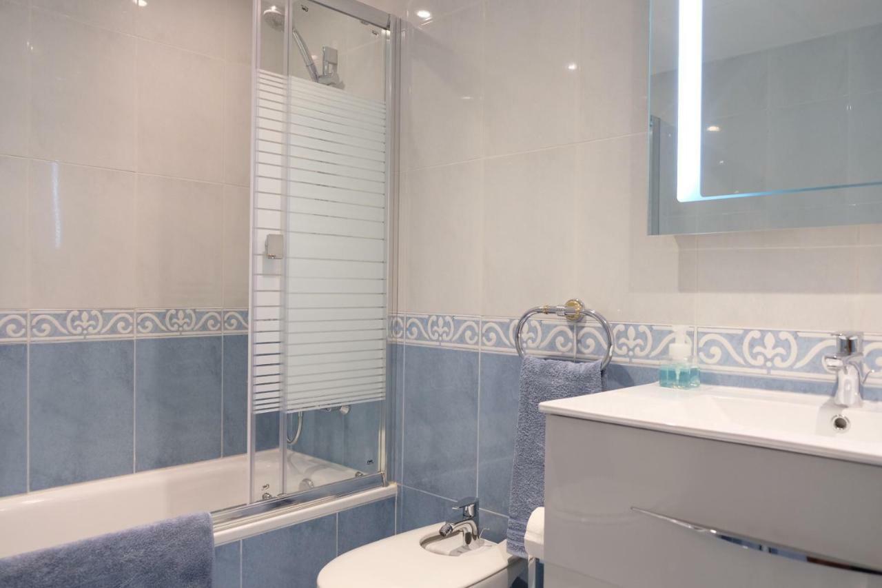 Luxury Modern Apartment With Terrace, Pool And Garage! 马尔韦利亚 外观 照片