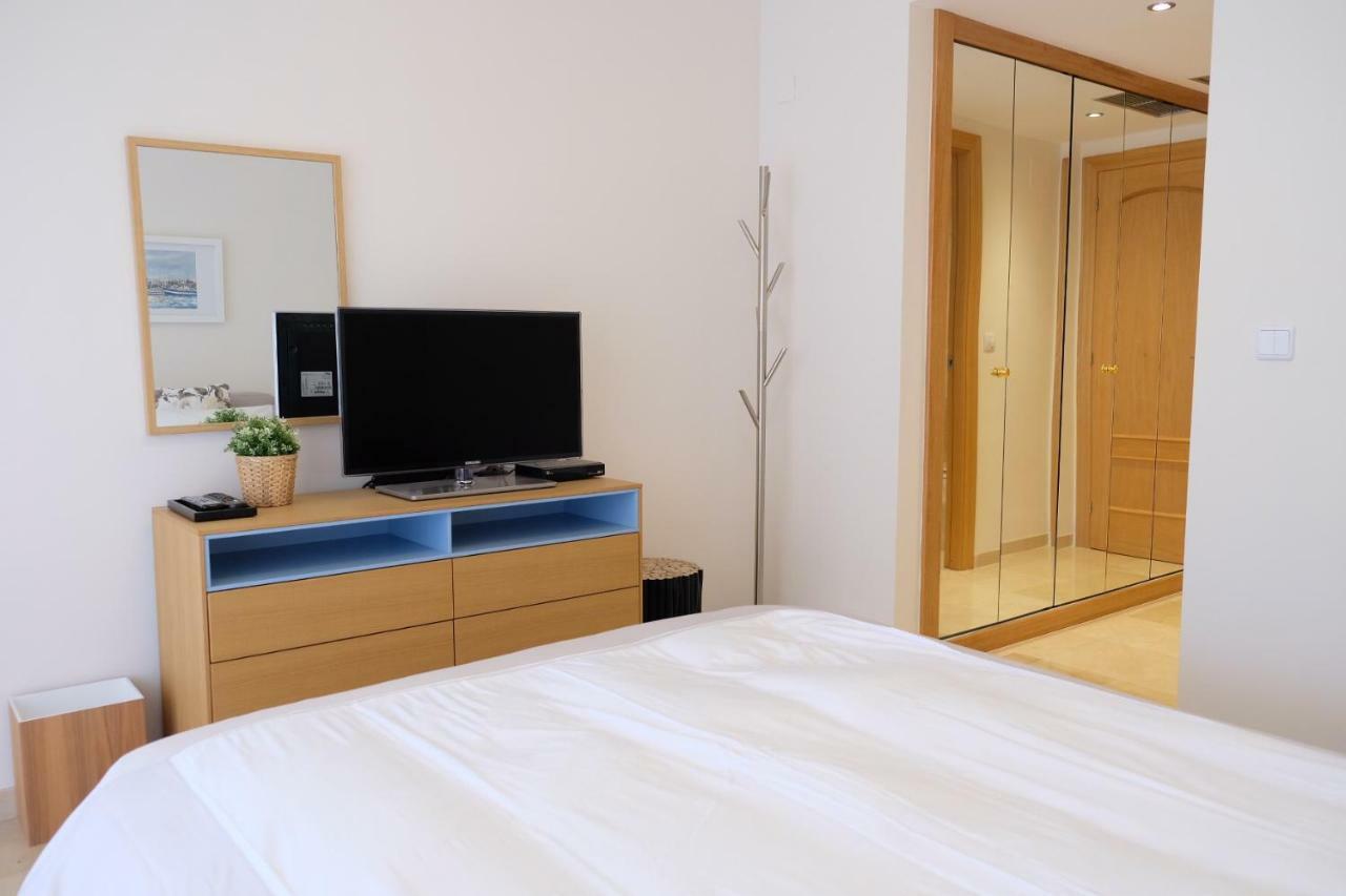 Luxury Modern Apartment With Terrace, Pool And Garage! 马尔韦利亚 外观 照片