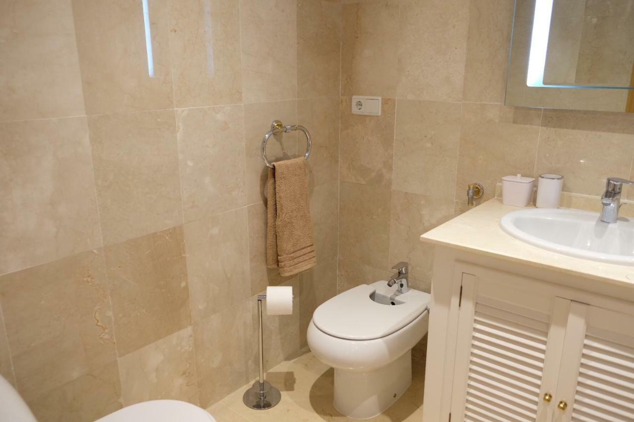 Luxury Modern Apartment With Terrace, Pool And Garage! 马尔韦利亚 外观 照片